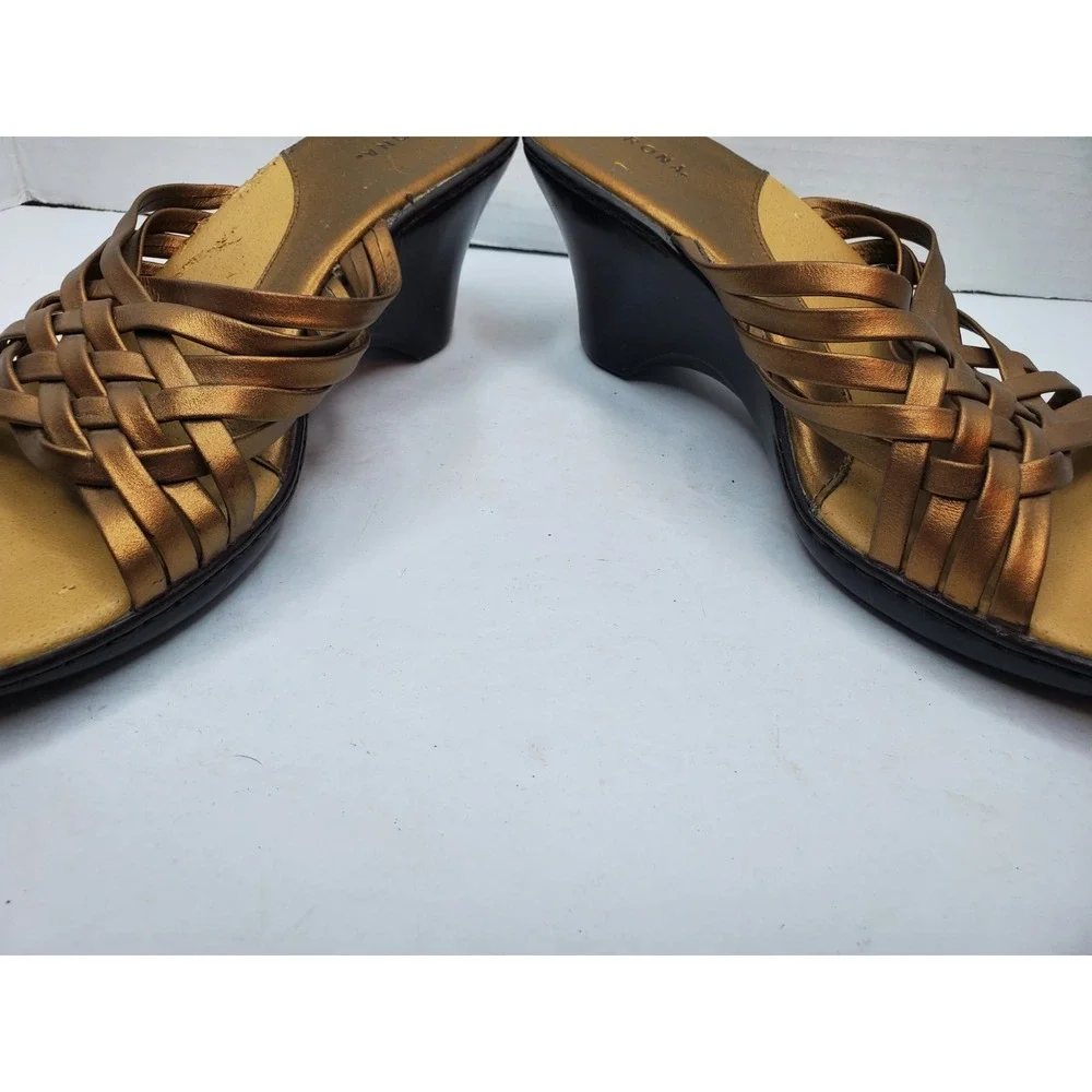 Y2K Sandals Merona Gold Small Heel Wedge Size 9 Fast Shipping